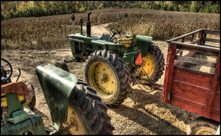 Illustration for article titled Awesome HDR Gallery Of John Deere Goodness